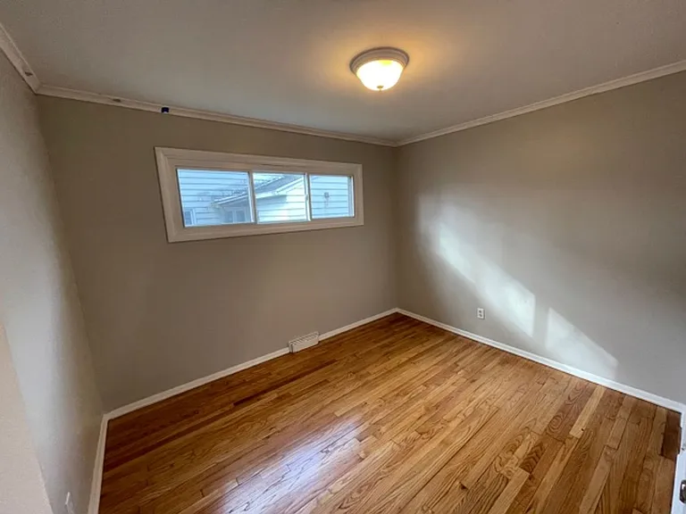 75 Eileen St — Photo 16