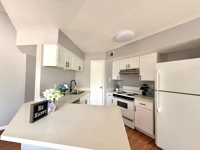 7200 T C Jester Blvd #3902 — Photo 8