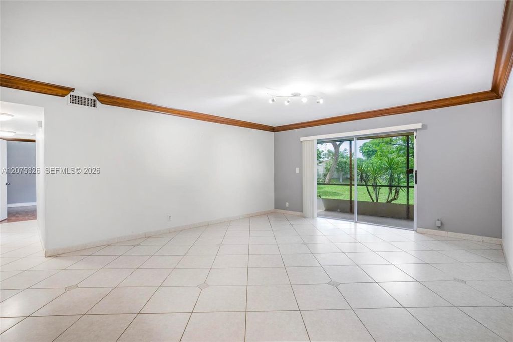 709 Gardens Dr APT 101, photo 5
