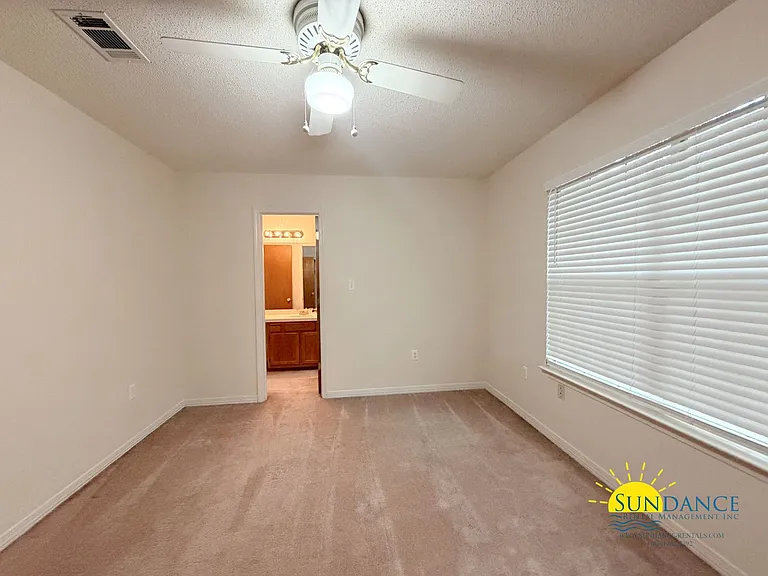 946 Ashley Ln #B — Photo 18