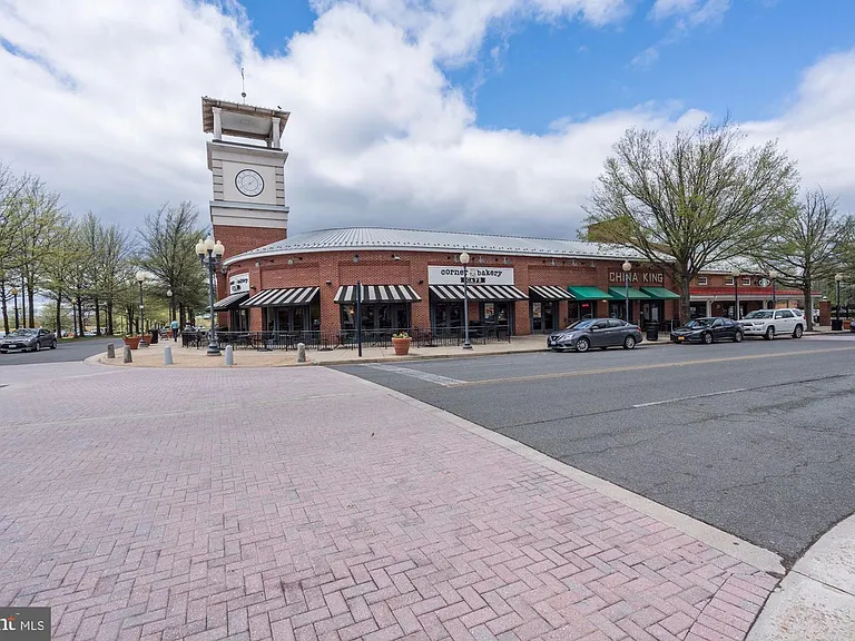 21228 McFadden Sq #211 — Photo 41