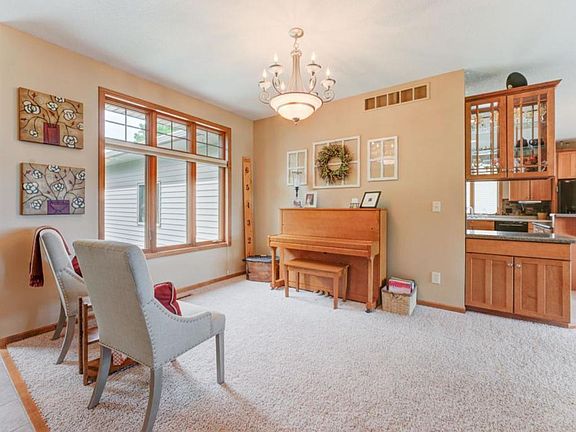 4th image of 816 Sunrise Ln