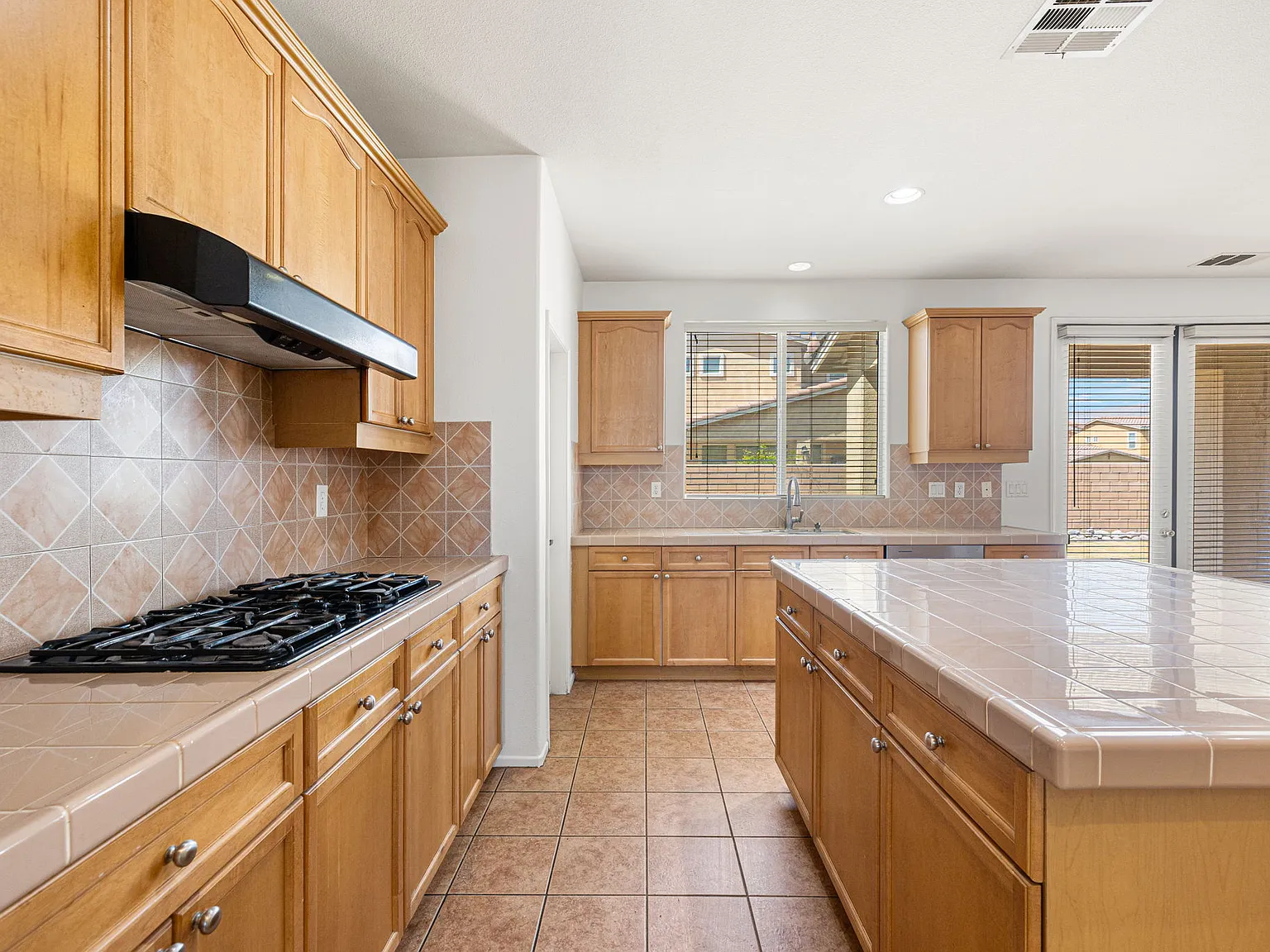 4 bed, 3.5 bath, 3147 sqft, $3,350 — Photo 3