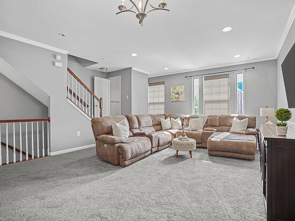 4th image of 12 Arenas Ct