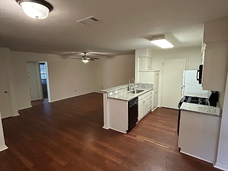 1302 Crescent St — Photo 7