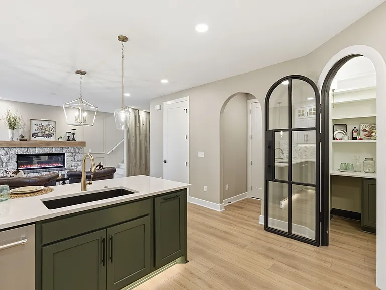 2134 E Beaumont St — Photo 12