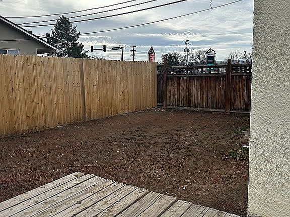 4th image of 833 S Townsend Ave