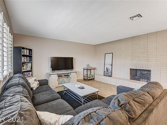 2nd image of 322 Greenbriar Townhouse Way