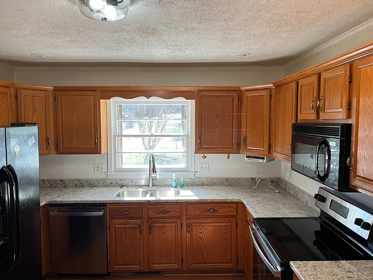 207 Skyview Dr — Photo 7