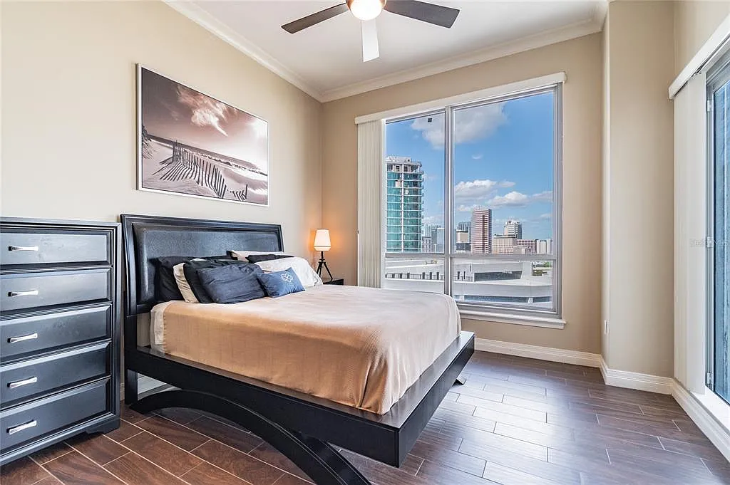 2 bed, 2.5 bath, 1165 sqft, $4,000 — Photo 4