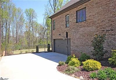 2nd image of 221 Glen Abbey Way