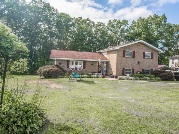 203 Grist Mill Dr, Beckley, WV 25801