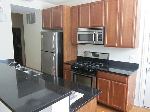 3rd image of 1544 W Sherwin Ave APT 3S