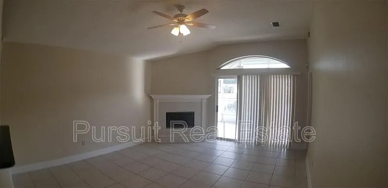 3 bed, 2.0 bath, 1462 sqft, $1,850 — Photo 3