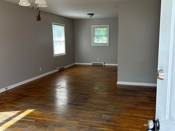 5th image of 721 E College St