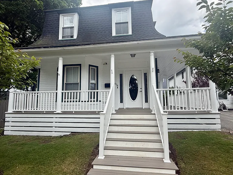 678A Maplewood Ave — Photo 1