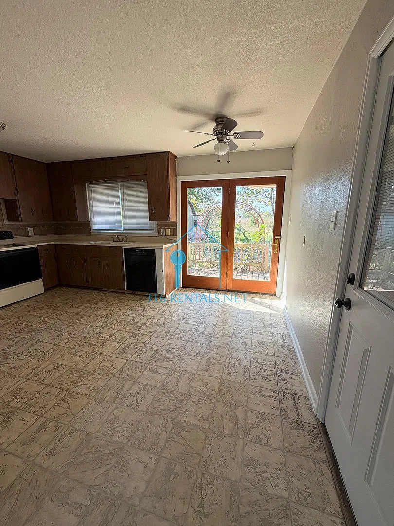 Two bed one bath available now! — Photo 4