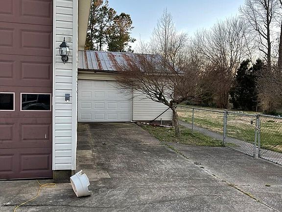 4th image of 241 Eastview Dr
