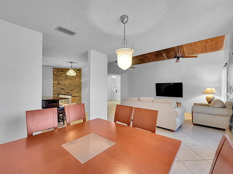 1361 SW 26th Ave — Photo 22