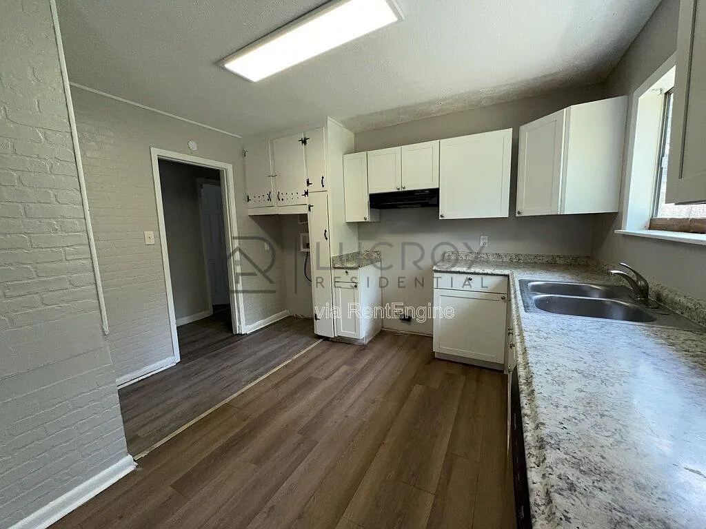 4 bed, 1.0 bath, 1292 sqft, $1,000 — Photo 4