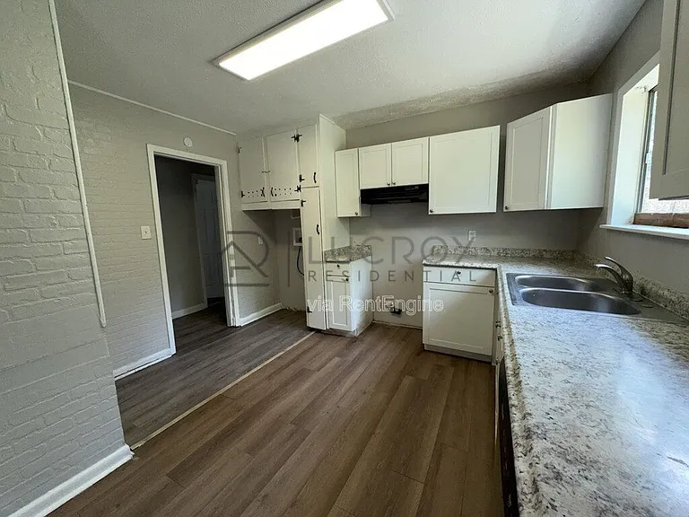 3341 Suncrest Dr — Photo 4