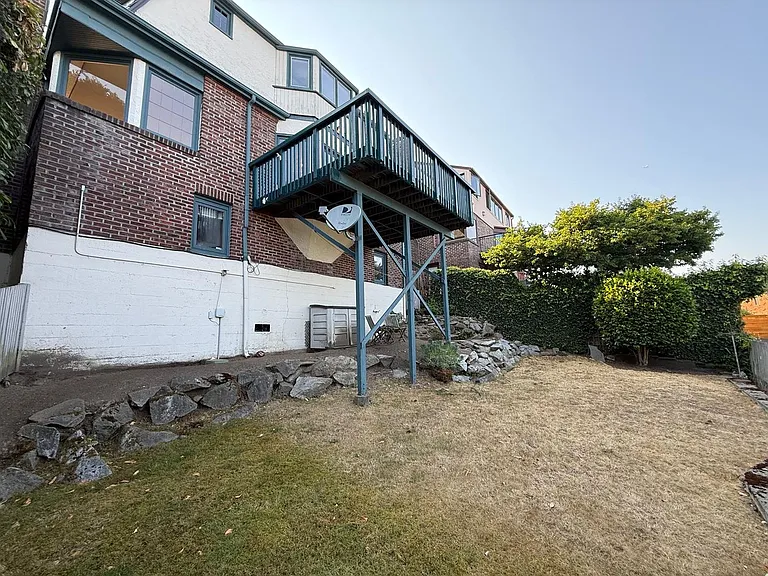 2466 Montavista Pl W — Photo 36