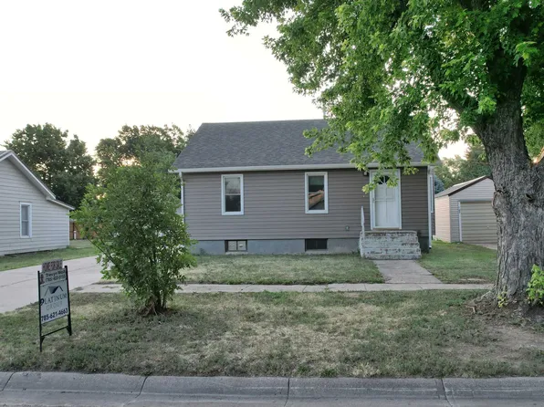 410 Grant St, Quinter, KS 67752