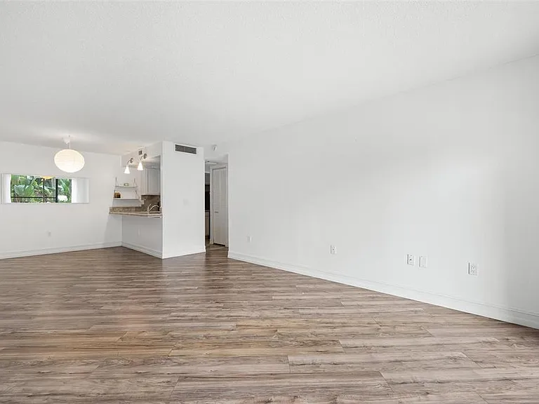3223 Beneva Rd #101 — Photo 7