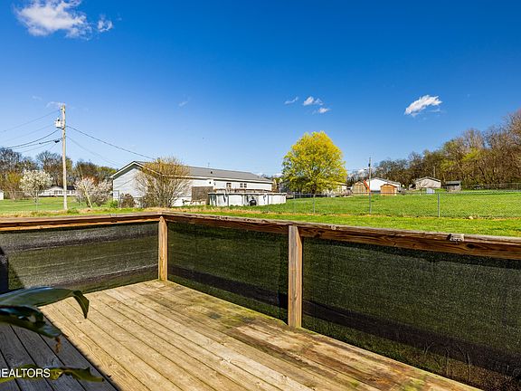 5th image of 540 Farm Loop Rd