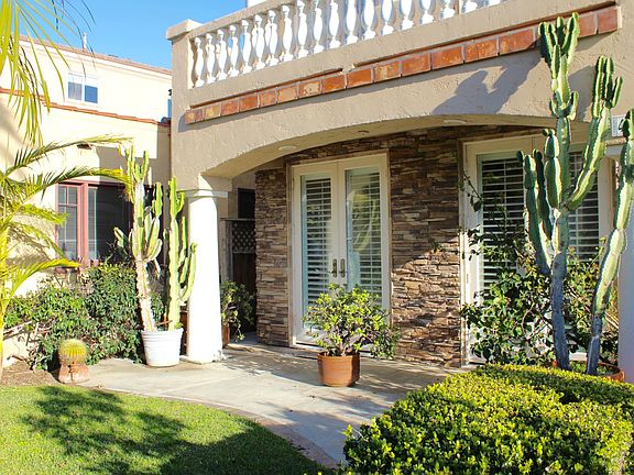 Quaint front patio and lush green grass spice up the inviting front patio