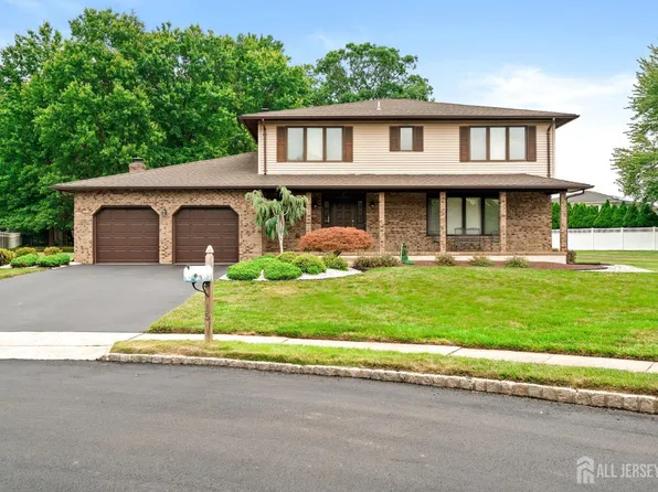 15 Adams Ct, Hamilton, NJ 08690