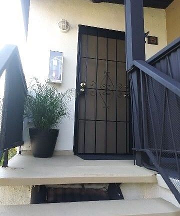 4th image of 7559 Whitsett Ave APT 5