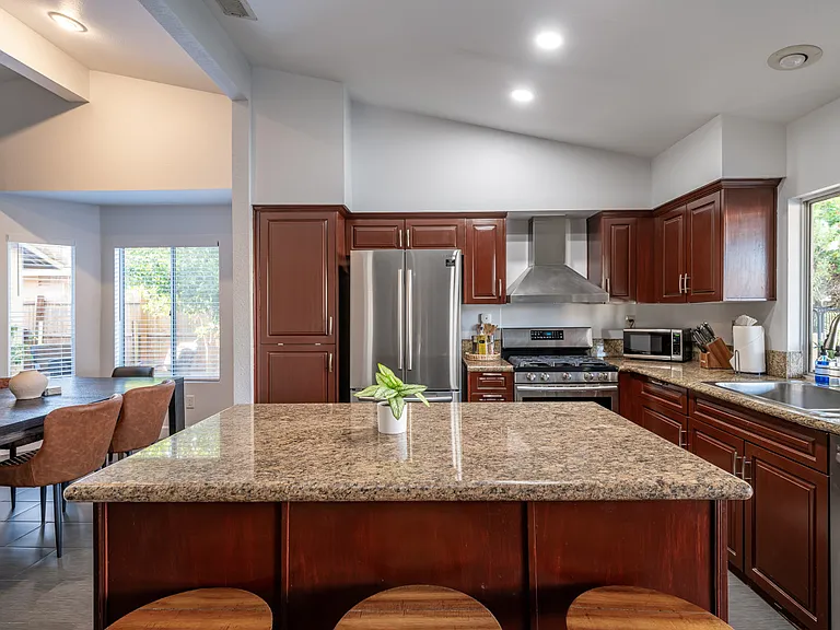 Calico Cir — Photo 5