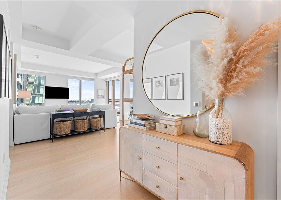 1st image of 133 Seaport Blvd #1022