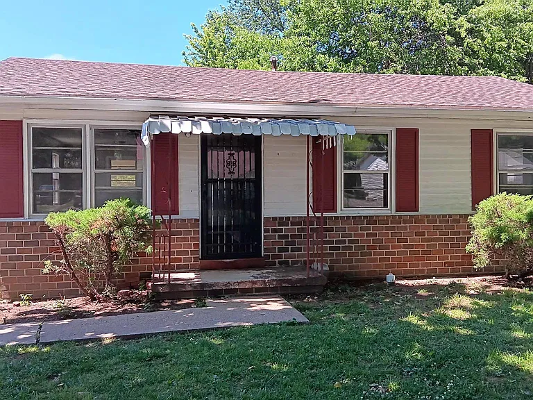109 Paulette Ct — Photo 1