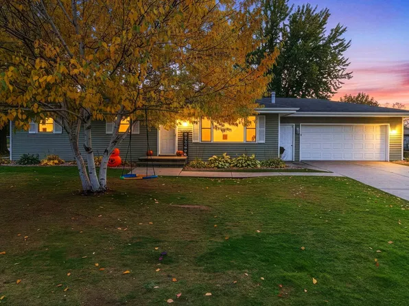 302 Brantwood Dr, Neenah, WI 54956