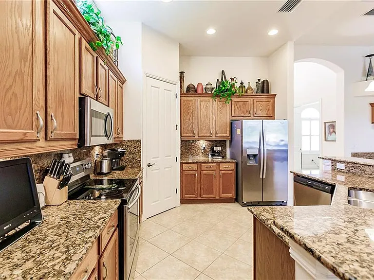 7684 Cottesmore Dr — Photo 16