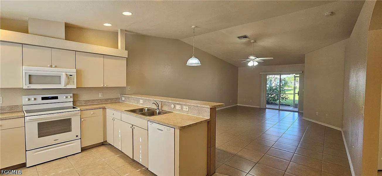 3 bed, 2.0 bath, 1224 sqft, $1,450 — Photo 3