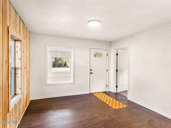 4th image of 1720 Center Ave