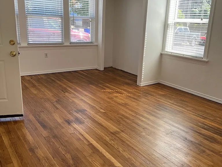 5318 NE Wistaria Dr — Photo 2