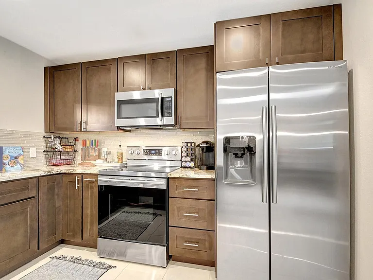 702 Grove St — Photo 10