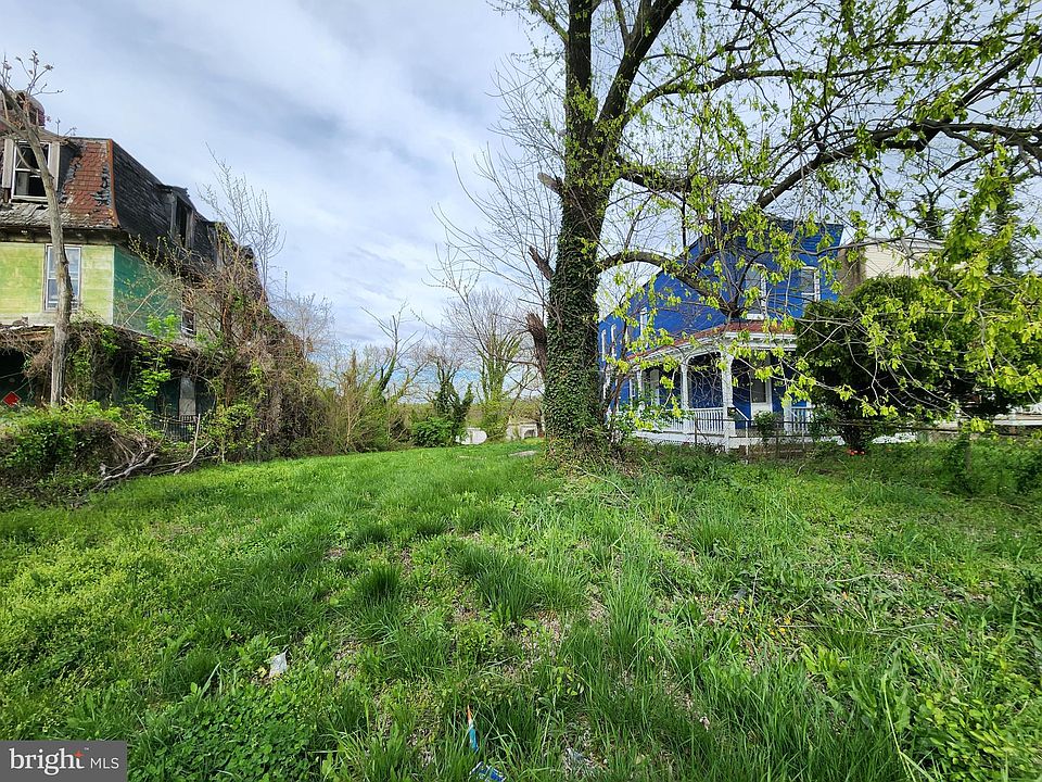 2nd image of 918 Poplar Grove St