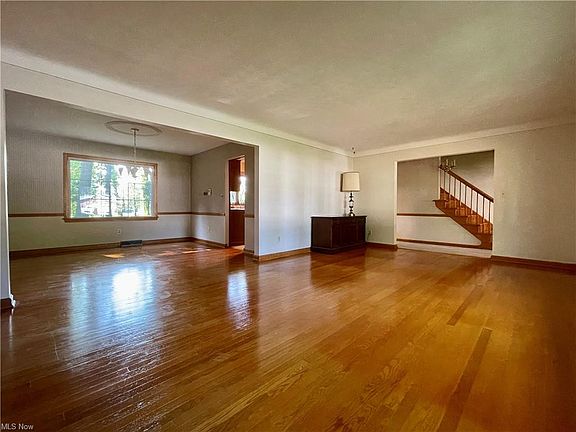 2nd image of 763 Oakridge Dr