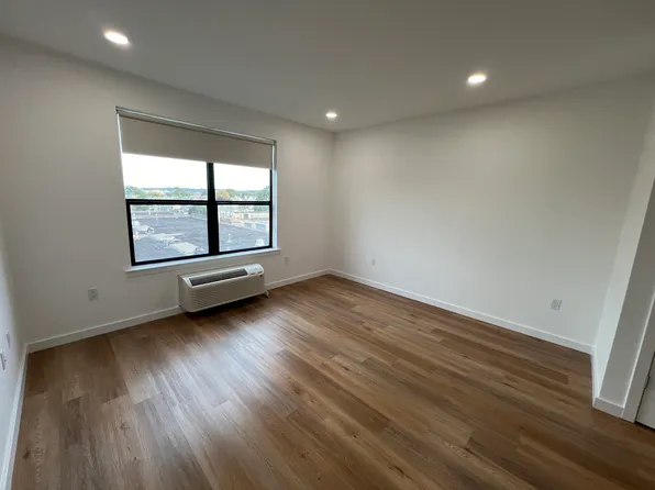 174 West 7th Street image 5 of 26