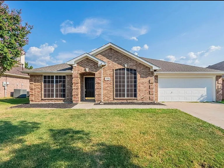 604 Coal Creek Dr — Photo 1
