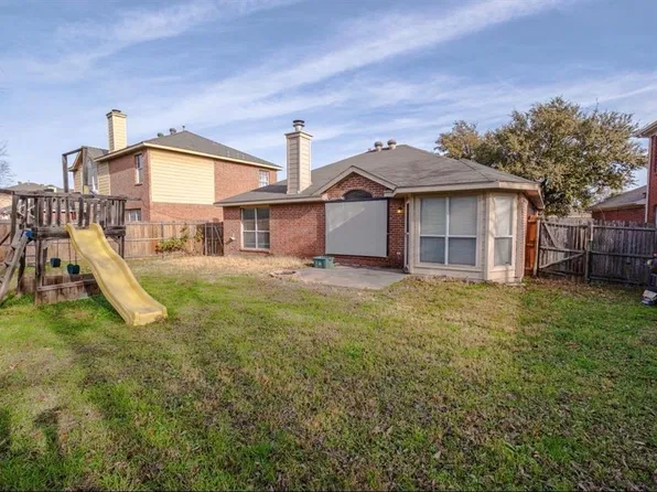 817 Stafford Station Dr, Saginaw, TX 76131