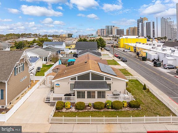 4th image of 200 Arctic Ave