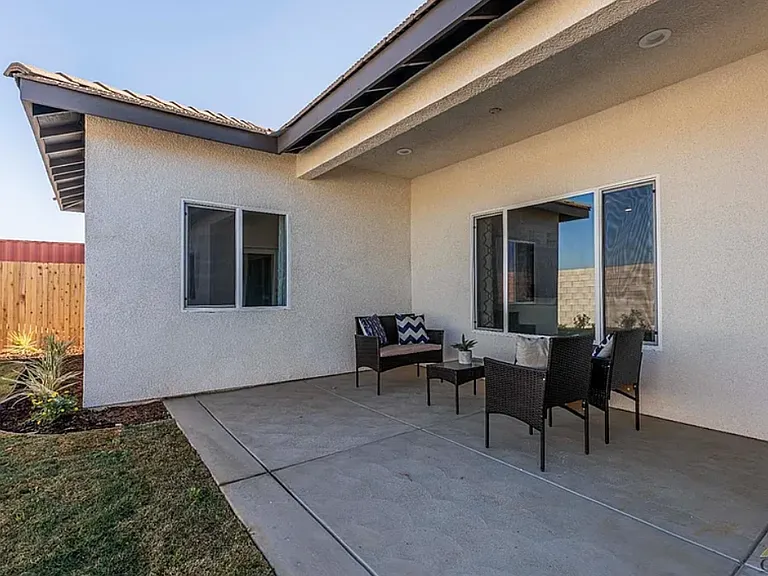 8406 Kowa St — Photo 4