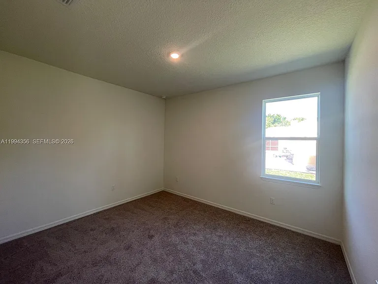 2133 SE Flanders Rd — Photo 15