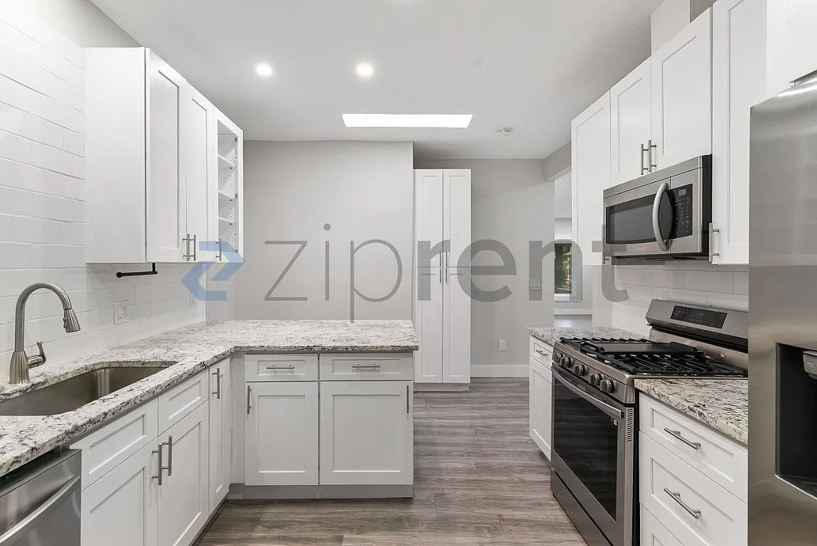 Breenlow Sub — Photo 4